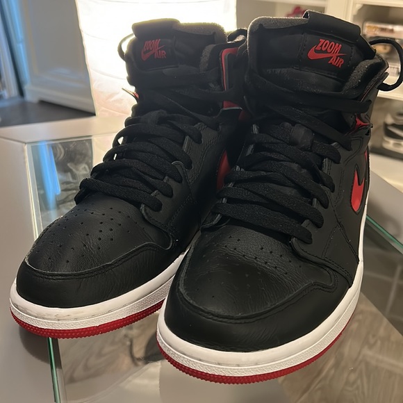 AIR JORDAN 1’S CMFT WOMANS SIZE 10 - Picture 5 of 13